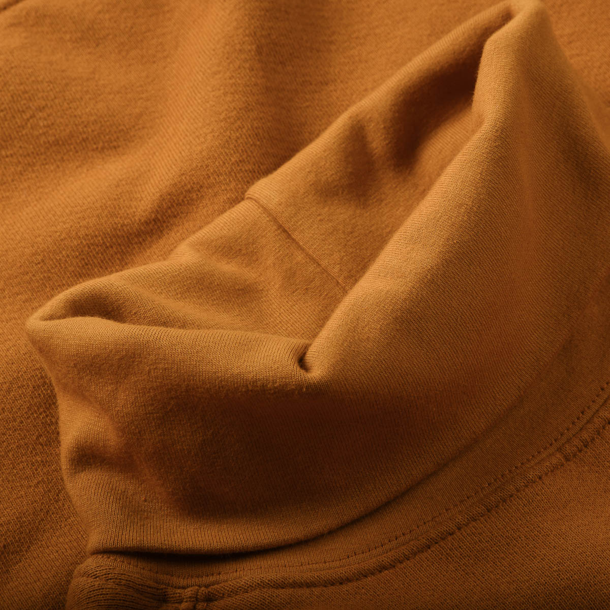 MONITALY SUPER RUSSELL TURTLE NECK SWEATSHIRT - MUSTARD