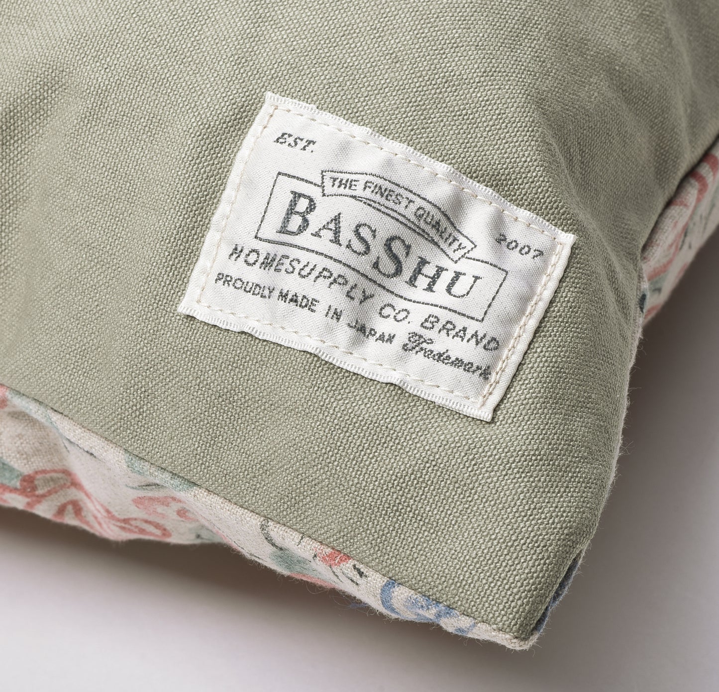 BASSHU LONG FEATHER CUSHION - FLORAL